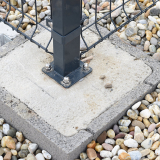 Rohová objímka pre zváraný panel použitá priamo na jaklovom stĺpiku s pätkou