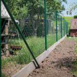 Vzpera na konci plota